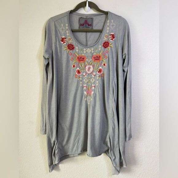Johnny Was Joy Love Light Gray Embroidered Floral Tunic Top M Asymmetrical Artsy - Picture 1 of 5